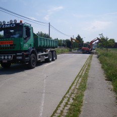 Aanleggen verkeersdrempels & vluchtheuvels Watou