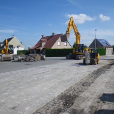 Aanleggen verkeersdrempels & vluchtheuvels Watou